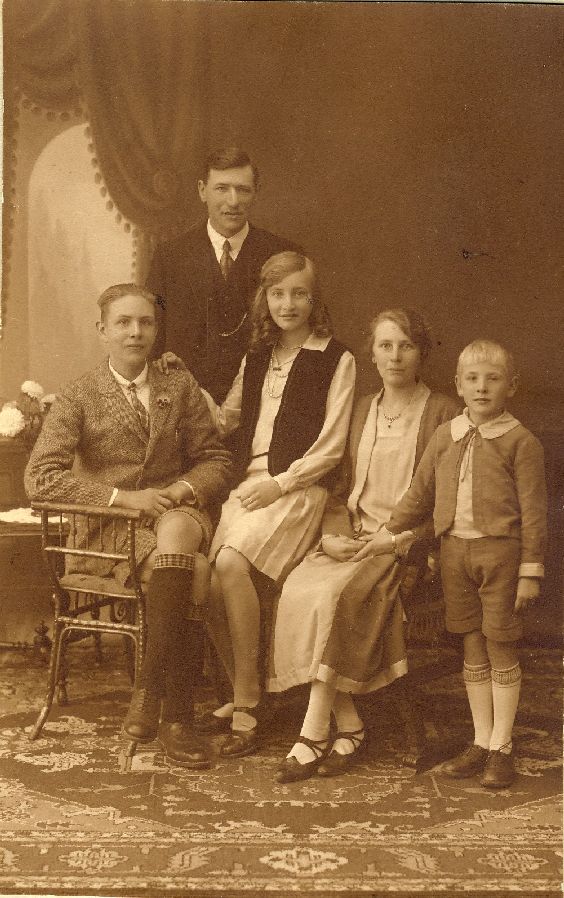Het gezin Mulder vlak voor de verhuizing naar Deventer 1924